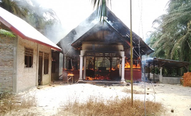 INDONESIA_burning-church2