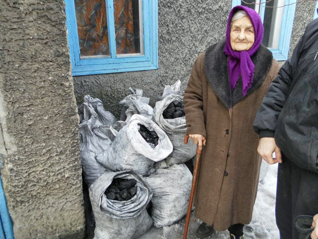 elderly-lady-with-coal-4x3