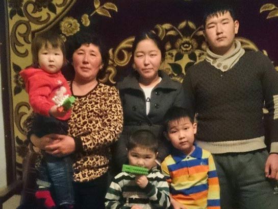 marat-nizalyiev-and-family
