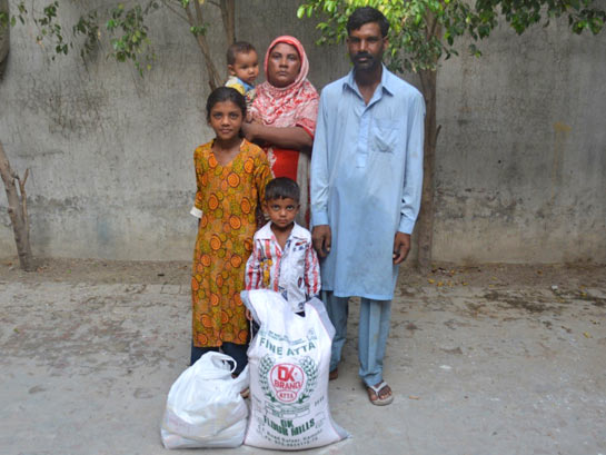 families-with-food-parcels